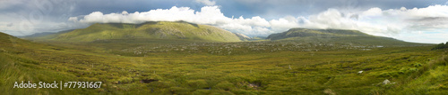 Photo Panoramic scottish landscape with moorland and mountains in High