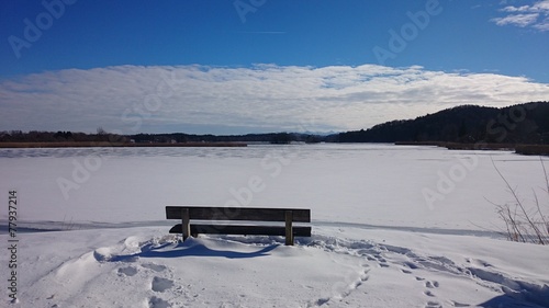 Wallpaper Mural Verschneite Bank am See Torontodigital.ca