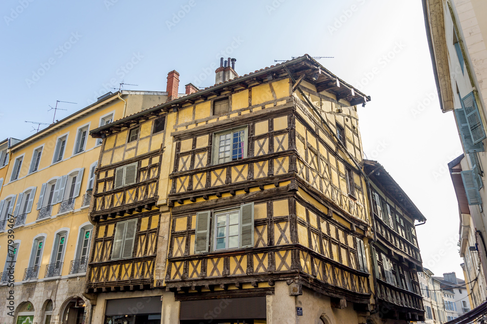 Fototapeta premium Maison en colombage et encorbellement 