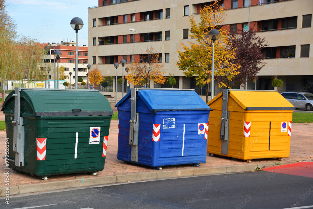 Foto de contenedores para separar residuos en la calle do Stock | Adobe ...