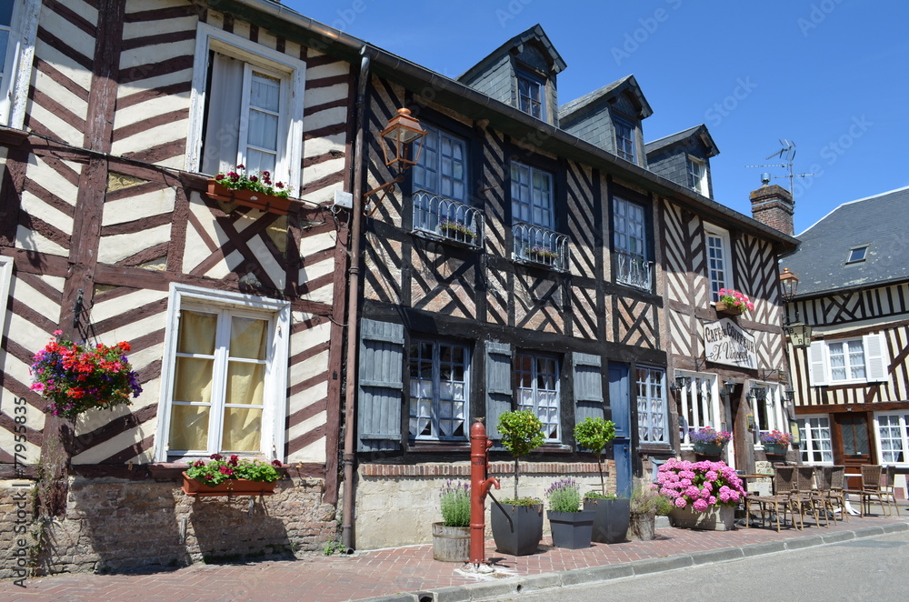 Naklejka premium Village de Beuvron en Auge (Normandie)