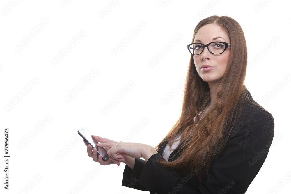 Geschäftsfrau tippt auf Smartphone
