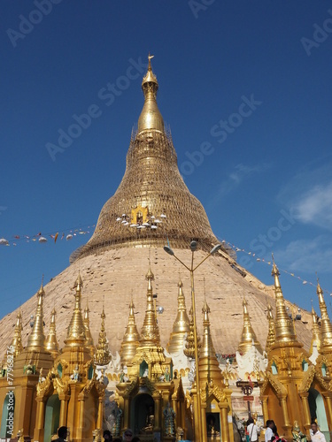 Shwedagon, simbolo de Yangón photo