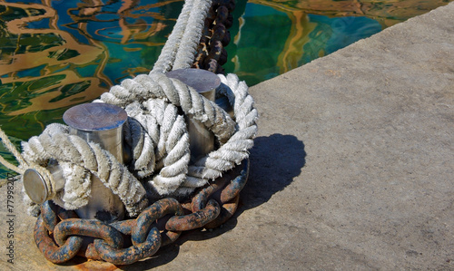 Fotografie Bollard with the marine ropes and chains ship.