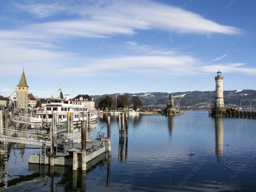 Fototapeta premium Lindau harbor with buildings