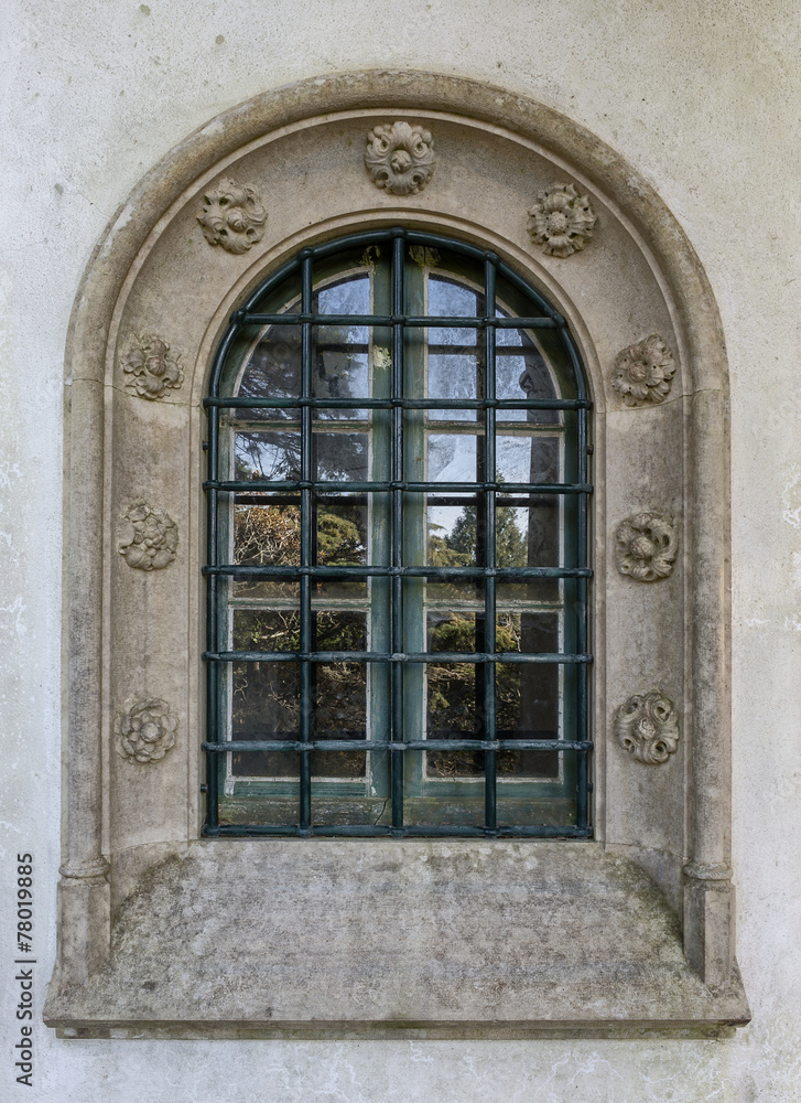 Obraz premium Antique vintage window. Decorated with stone carvings.