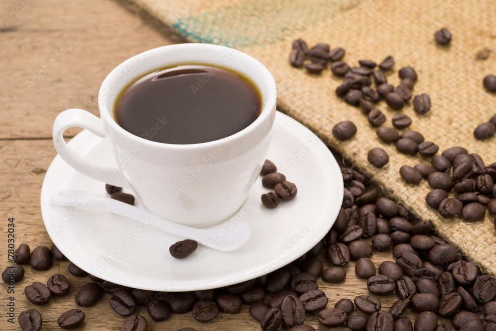 Fototapeta premium coffee cup and coffee beans