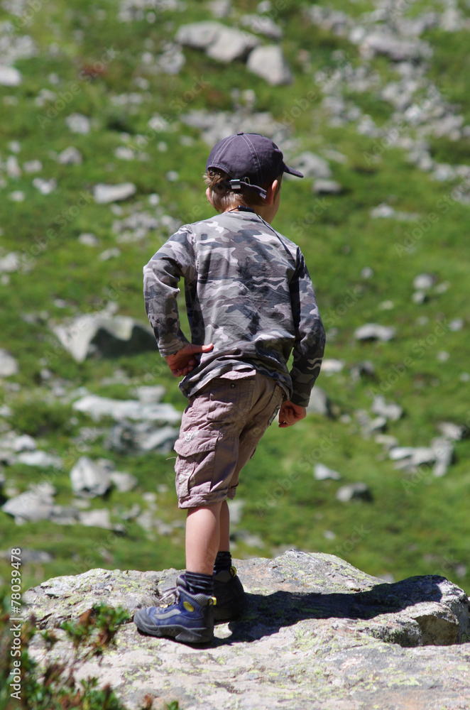 enfant en randonnée