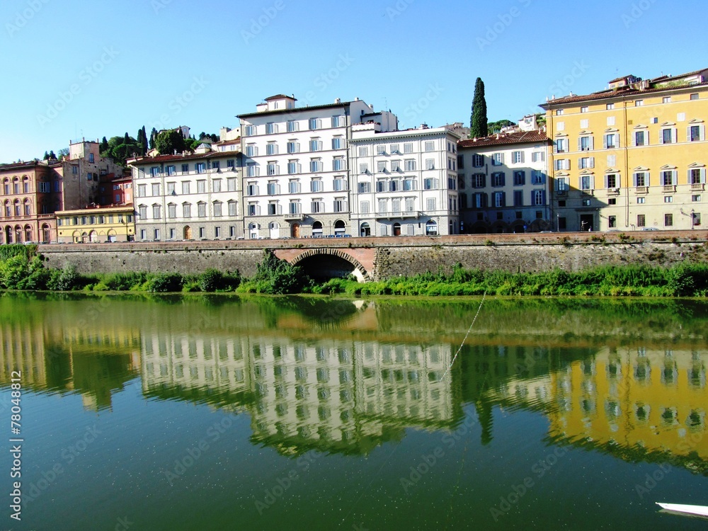 Fluß Arno in Florenz - Firenze - Italien
