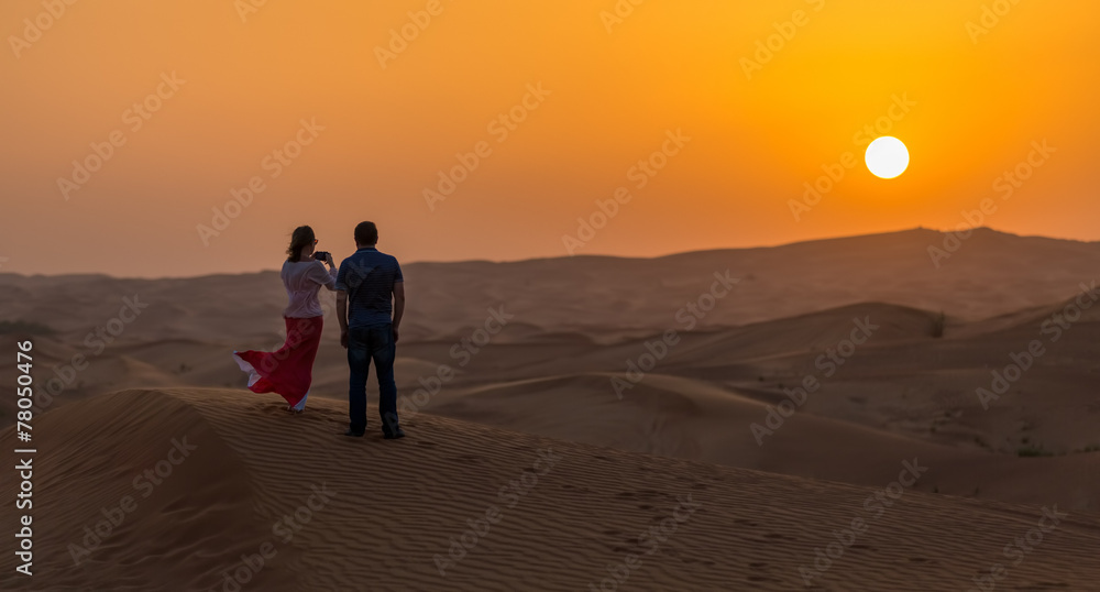 couple pictures of the sunset in the desert - obrazy, fototapety, plakaty 