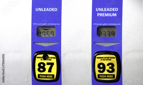 Fotografija Fuel pump price under two dollars
