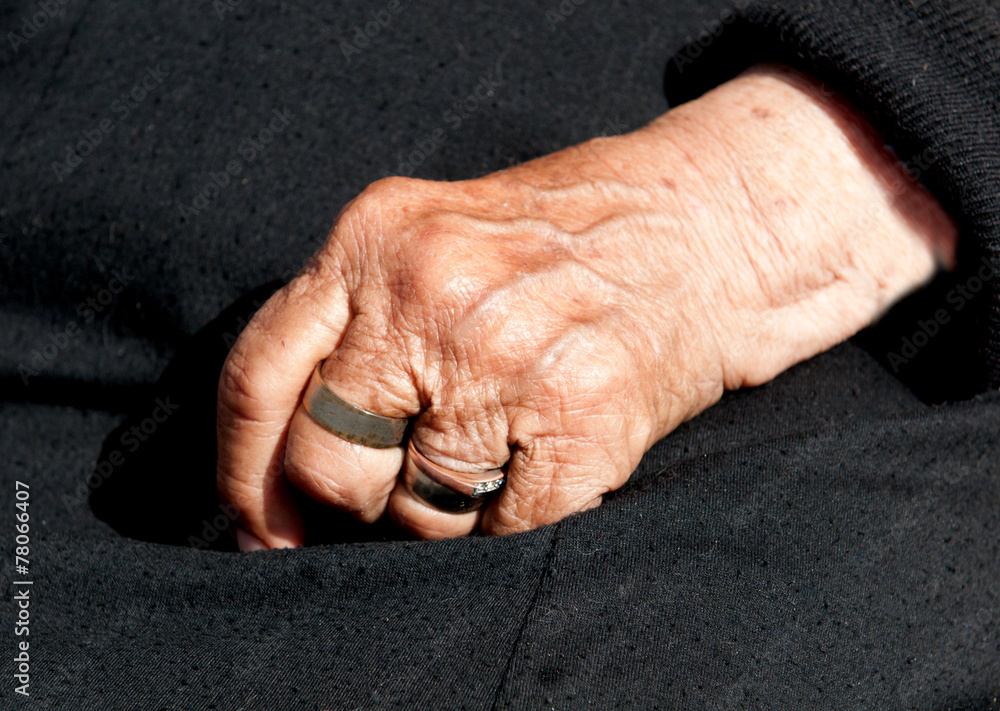 Obraz premium Womans aged hand