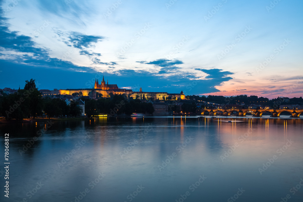 General night view of Charles Bridge and Castle District in Prag