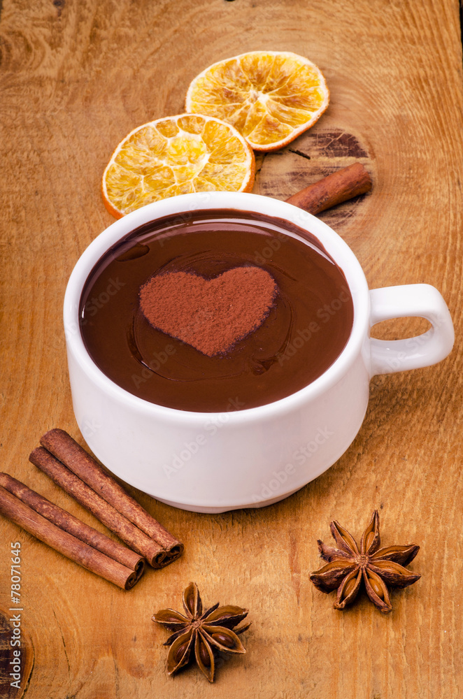 tazza di cioccolata con spezie tazza di cioccolata con spezie
