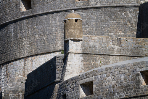 Fotografia Dubrovnik citadel wall with watchtower
