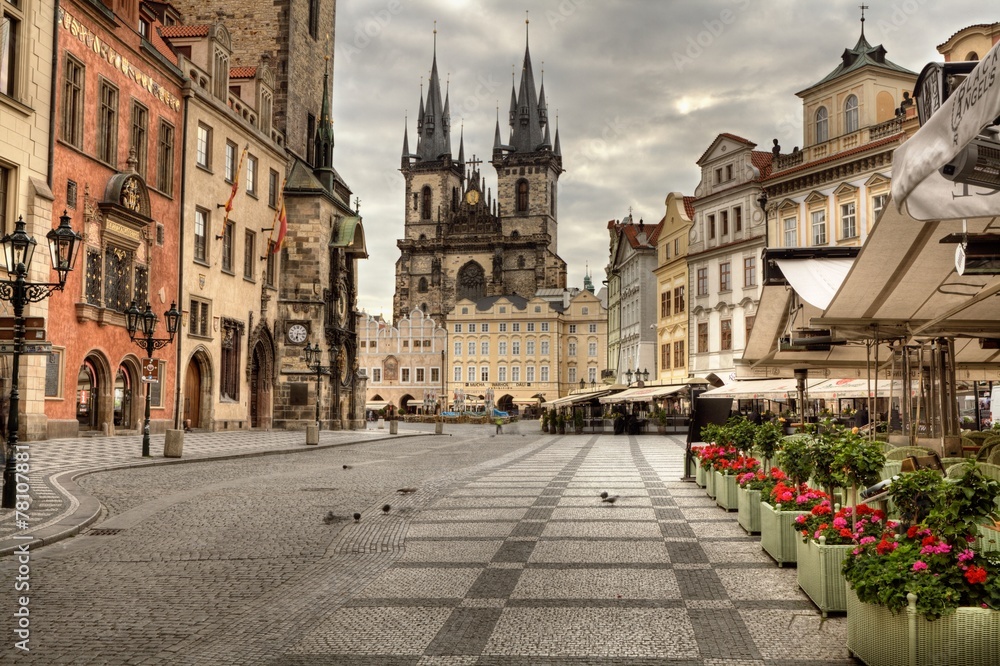 Naklejka premium The Old Market Square and Church of Our Lady before Tyn in Pragu