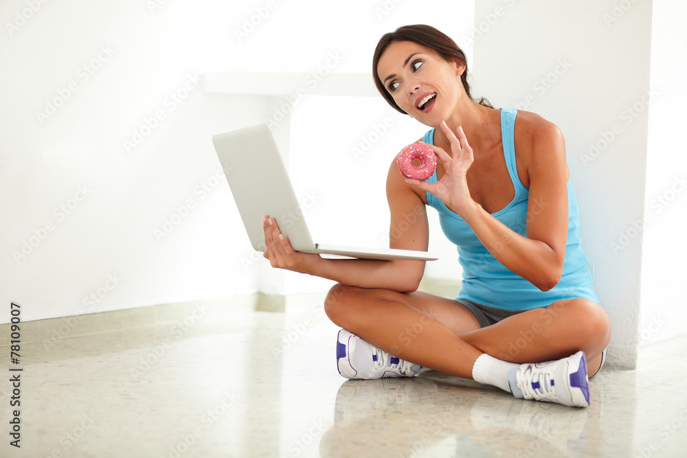 Naklejka premium Fit female on diet working on computer