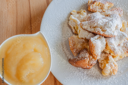 Österreichischer Kaiserschmarrn mit Apfelmus