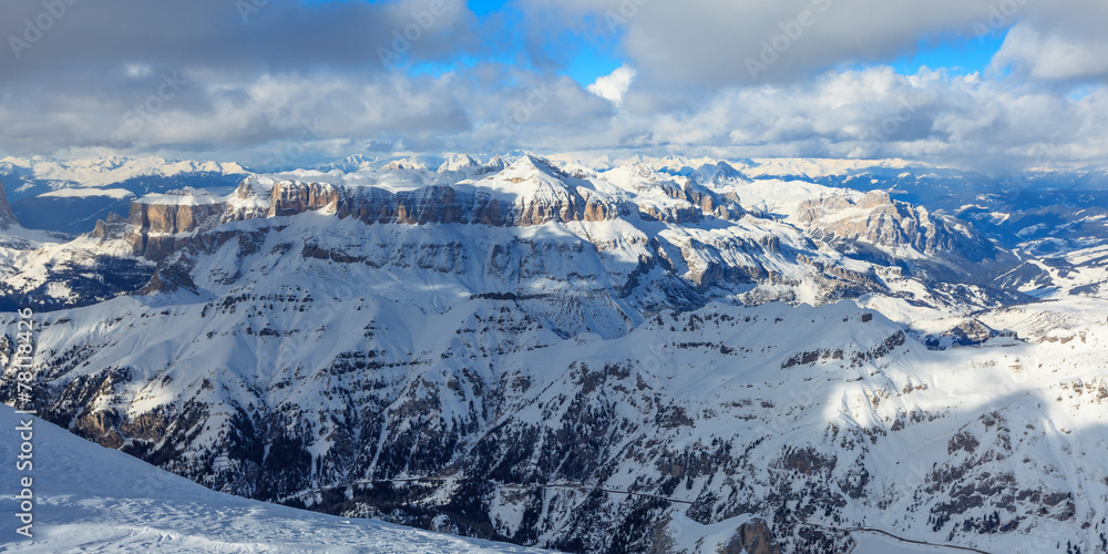 Blick vom höchsten Punkt der Dolomiten auf Sella Massiv