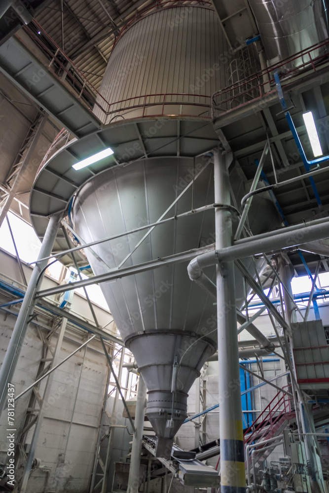 Obraz premium Serbatoio industriale