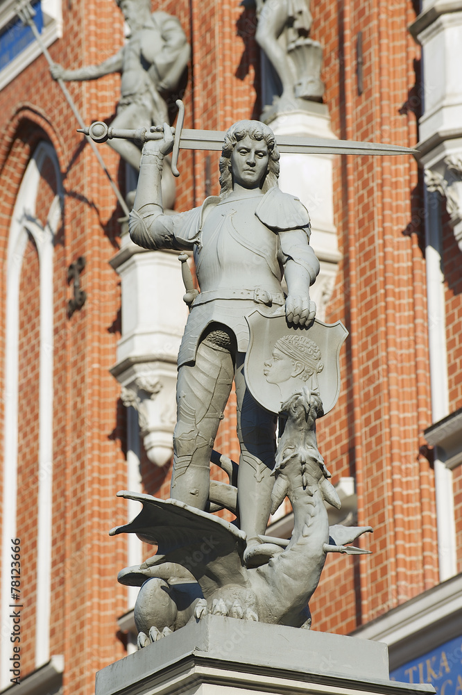 Obraz premium Statue of the knight defeating a dragon in Riga, Latvia.