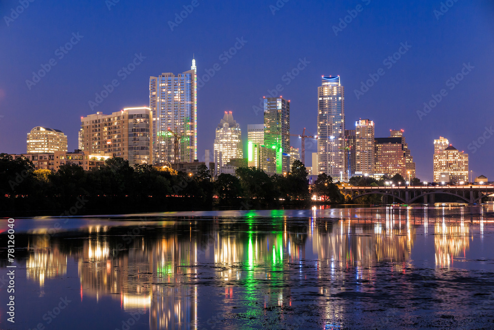 Fototapeta premium Piękne odbicie panoramę Austin o zmierzchu