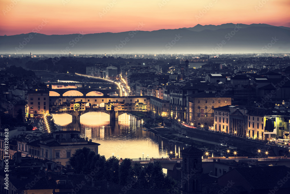 Naklejka premium Beautiful Florence at night