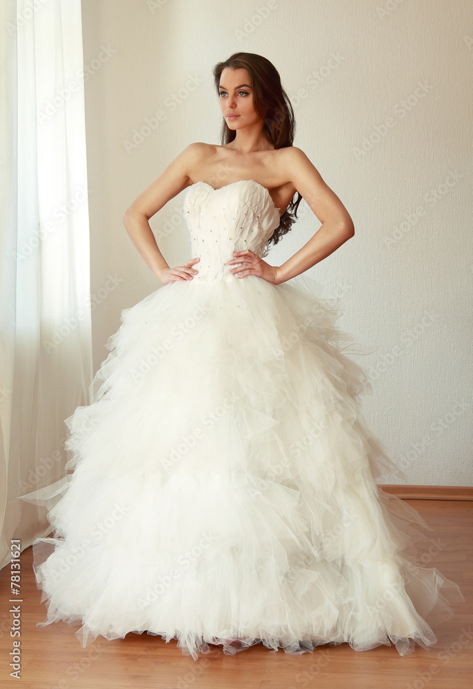 Beautiful bride in white wedding dress mariage Beautiful bride in white wedding dress mariage