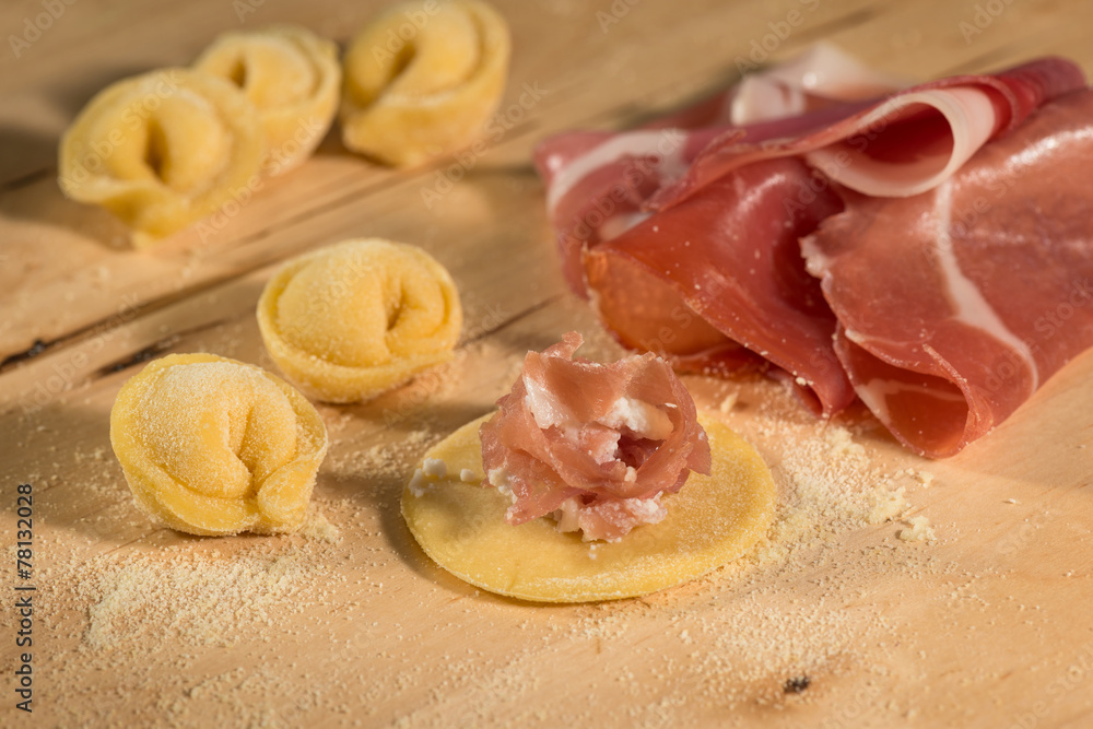 Tortellini con prosciutto crudo e ricotta Tortellini con prosciutto crudo e ricotta