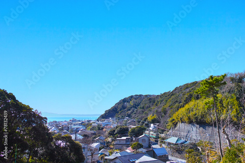 鎌倉の山間部を走る江ノ電