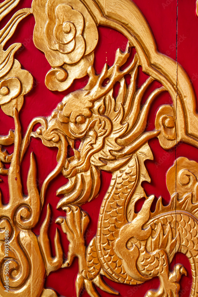 Fototapeta premium Golden dragon decorated on red wall