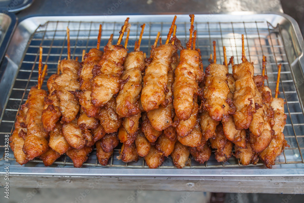 Naklejka premium Fried chicken skewers,Thailand market.