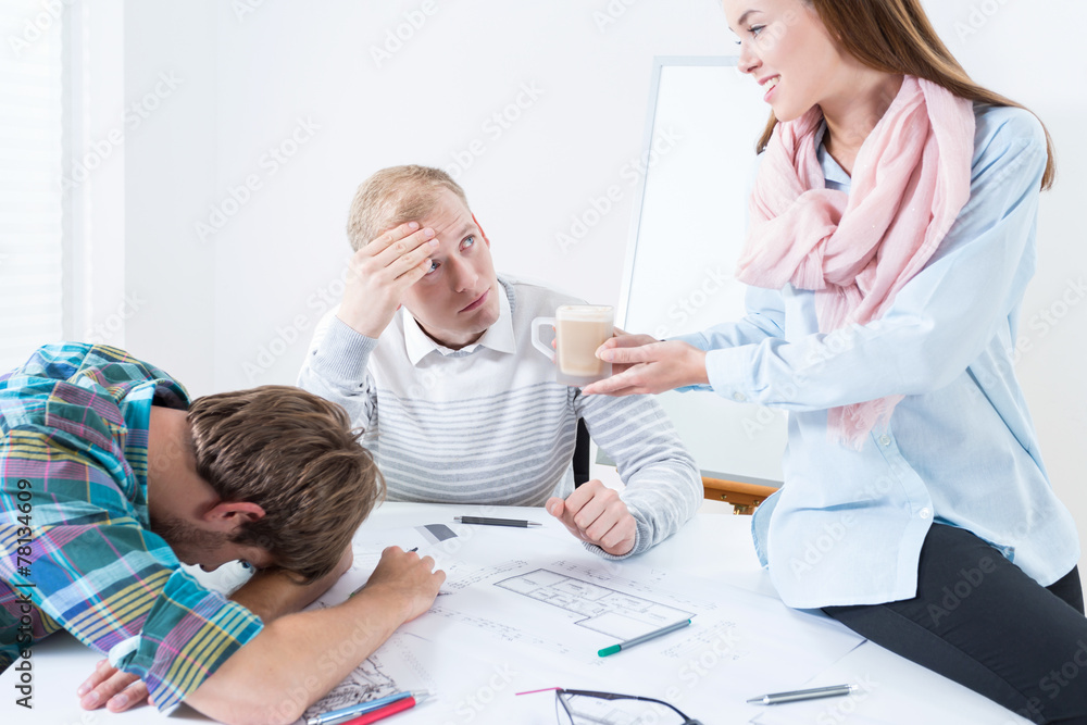 Obraz premium Tiring morning at work