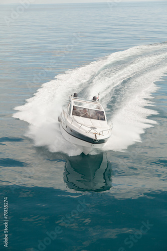 motor boat © Andrea