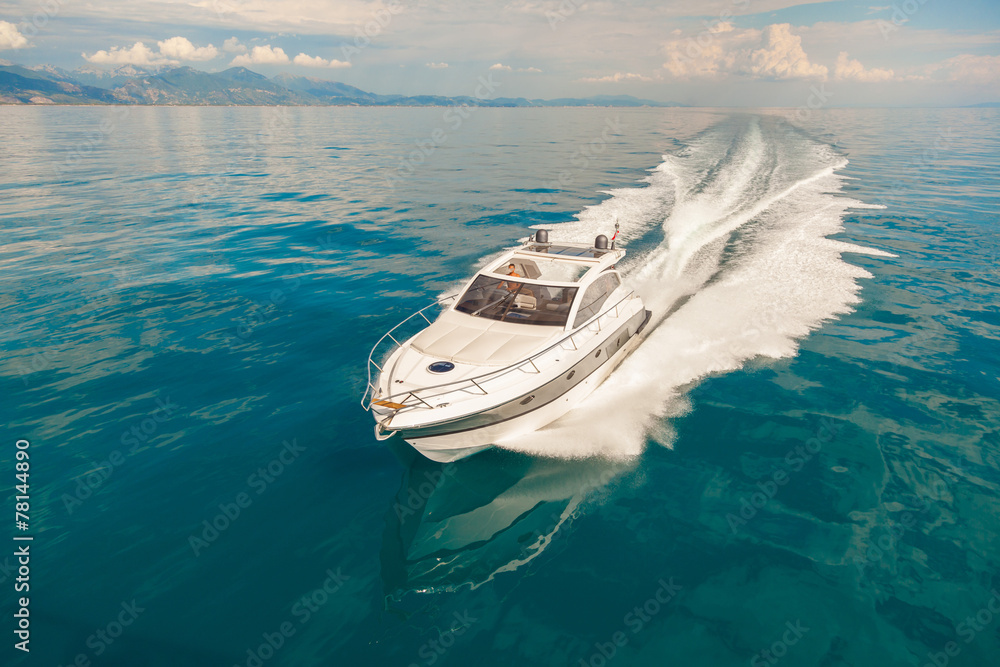 Fototapeta premium motor boat
