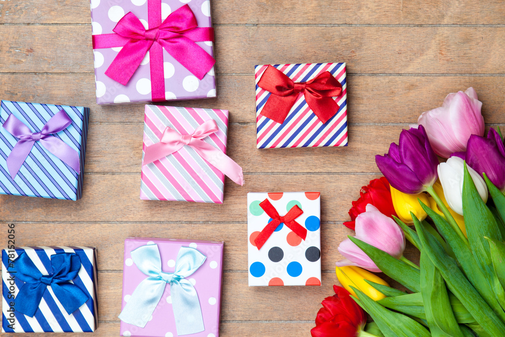 Fototapeta premium Gift boxes and tulips