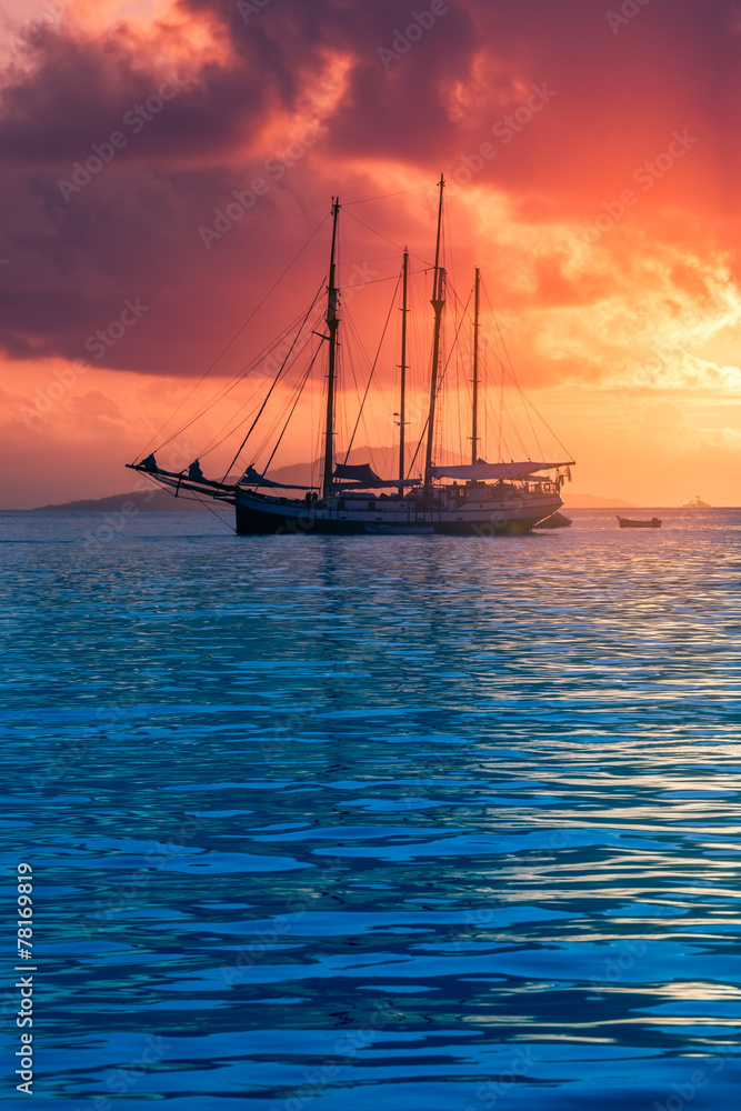 Fototapeta premium Recreational Yacht at the Indian Ocean