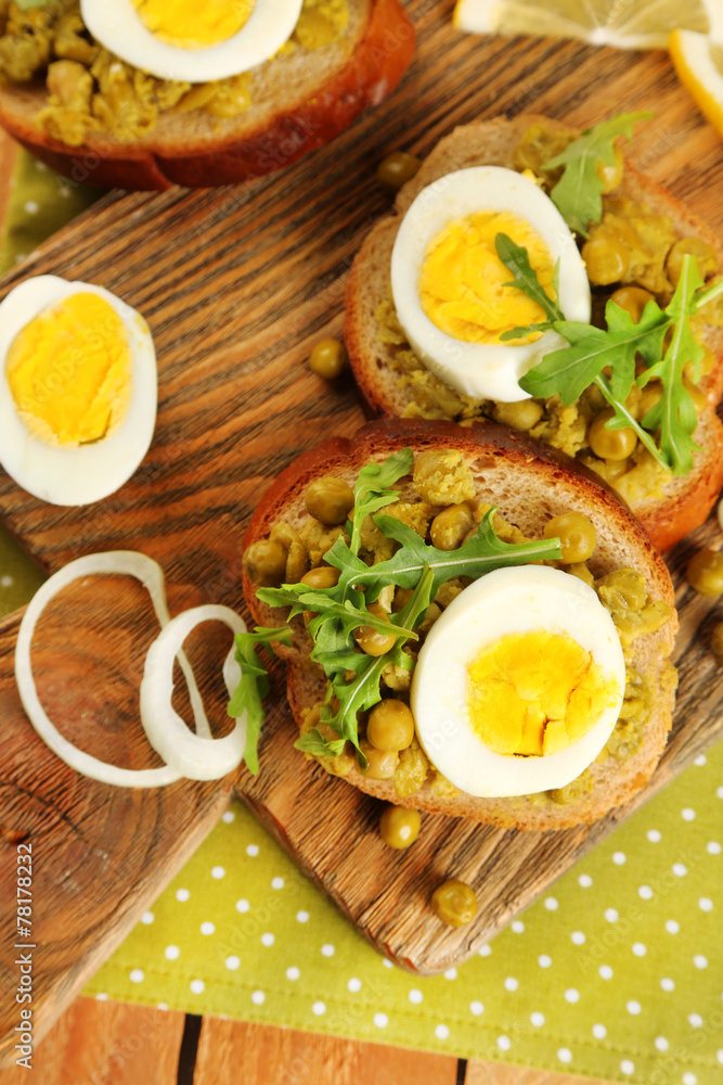 Sandwiches with green peas paste and boiled egg Sandwiches with green peas paste and boiled egg