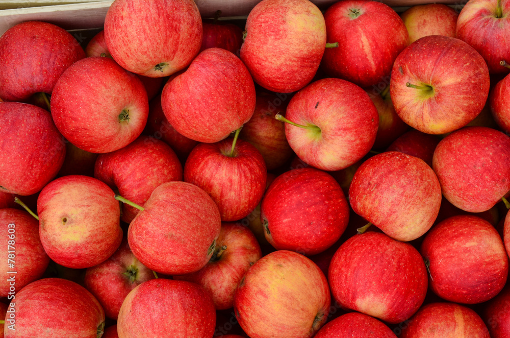 Red apples Red apples