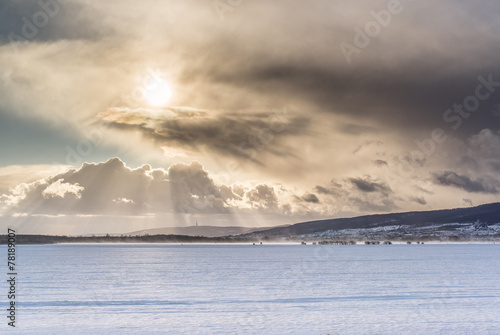 Obraz na płótnie winter landscape with sun and clouds w salonie