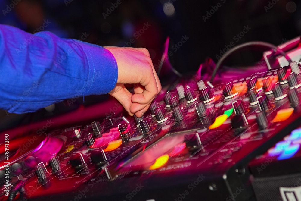 DJ