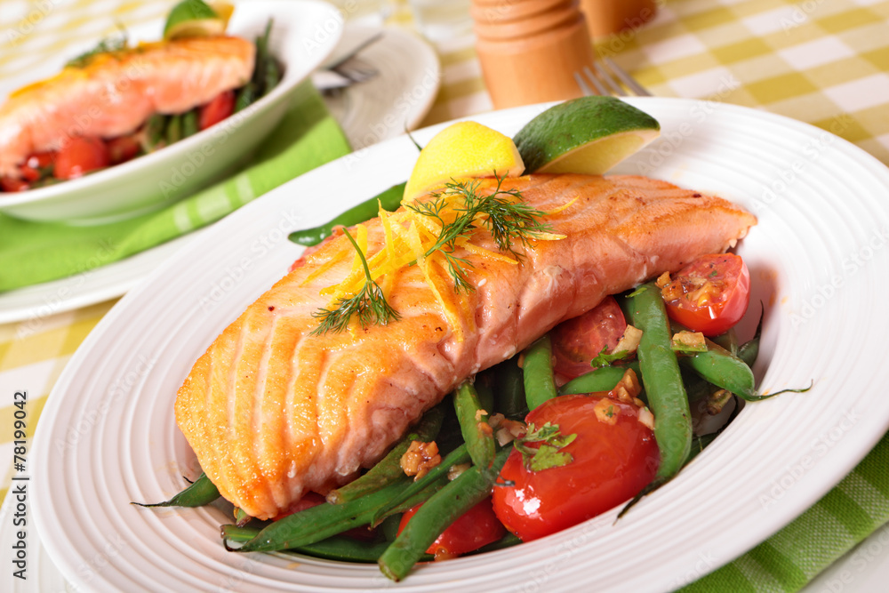 Grilled salmon with green beans and cherry tomatoes Grilled salmon with green beans and cherry tomatoes