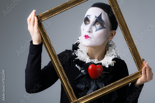 Bild auf Leinwand Woman in disguise harlequin in the picture frame