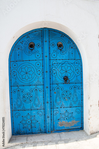 porte bleue orientale photo