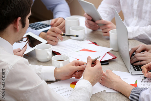 Group of business people wo...