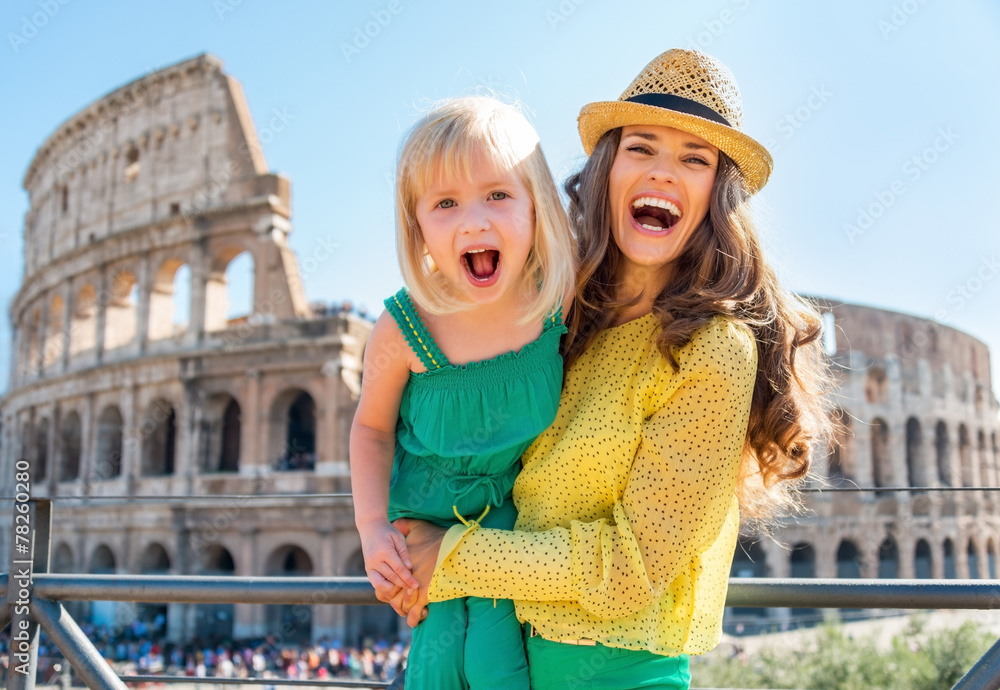 Obraz premium Portrait of happy mother and baby girl in front of colosseum