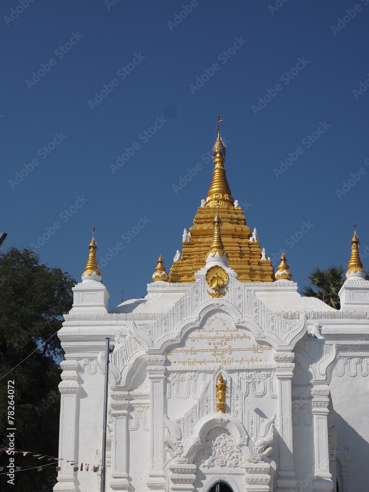 Pagoda budista en Mingun (Myanmar)