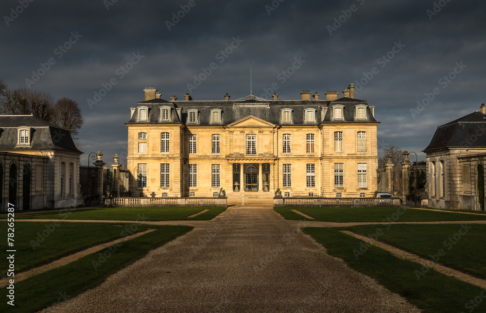 Chateau Champs Sur Marne near Paris