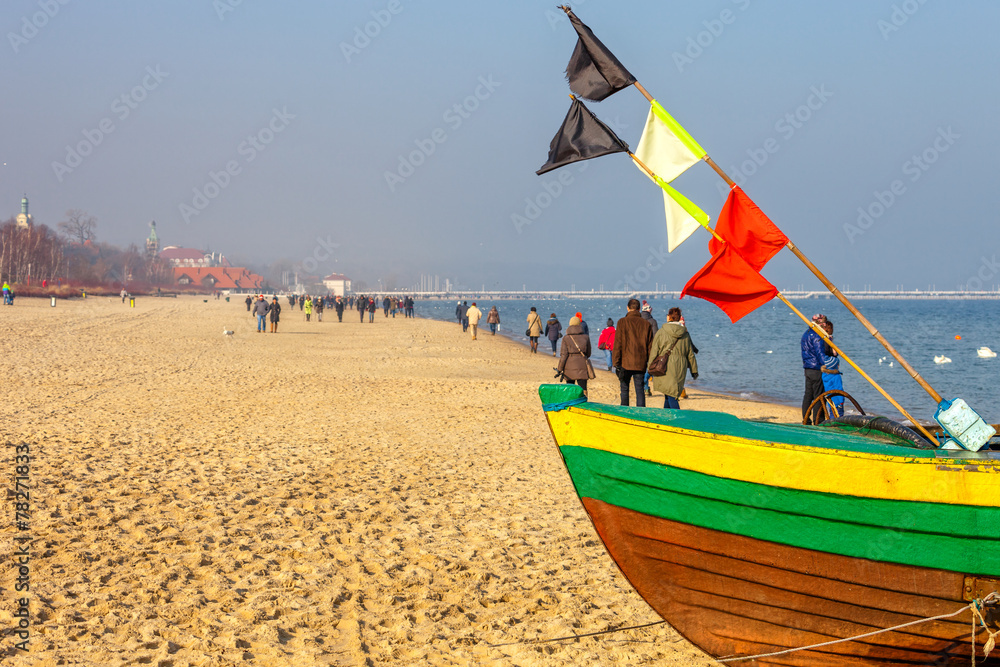 Obraz premium Bow fishing boat on beach in Sopot, Poland.