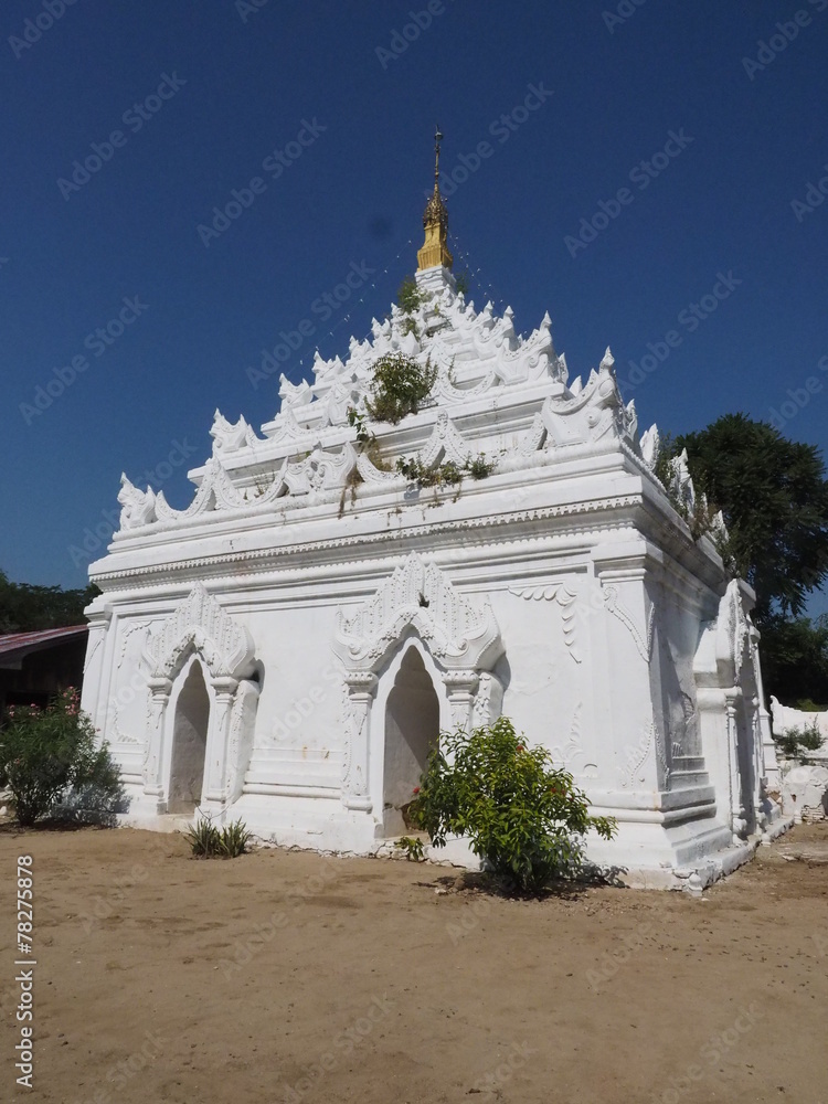Estupa budista en Mingun (Myanmar)